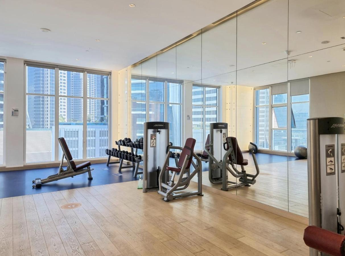5-star Luxury Studio Near Burj Khalifa Amazing Canal & Views!