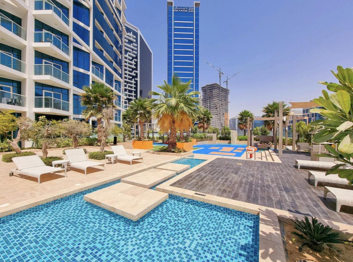 5-star Luxury Studio Near Burj Khalifa Amazing Canal & Views! Apartment Dubai