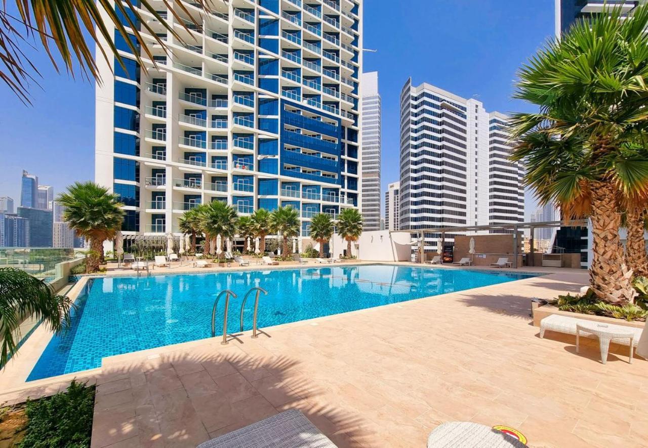 5-star Luxury Studio Near Burj Khalifa Amazing Canal & Views! Apartment Dubai