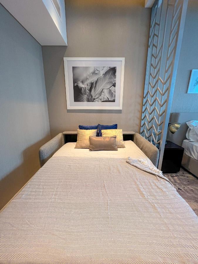5-star Luxury Studio Near Burj Khalifa Amazing Canal & Views! Apartment *