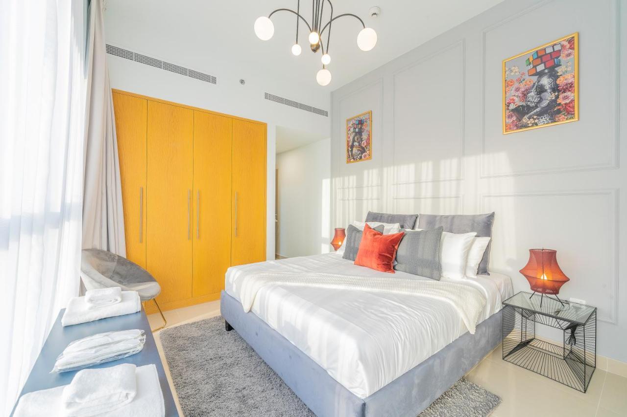 Spacious Art Deco With Burj & Canal Views Apartment Dubai