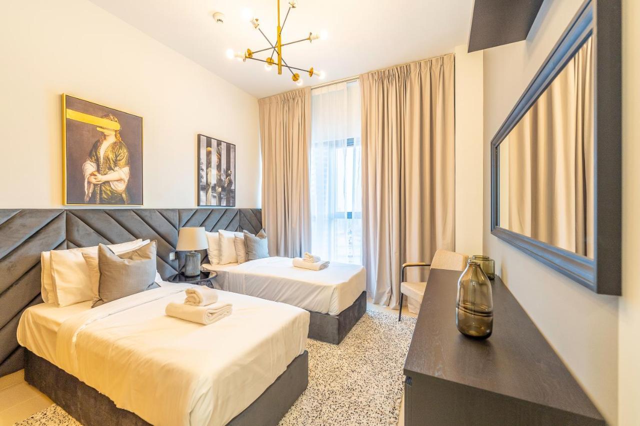 Spacious Art Deco With Burj & Canal Views Apartment Dubai
