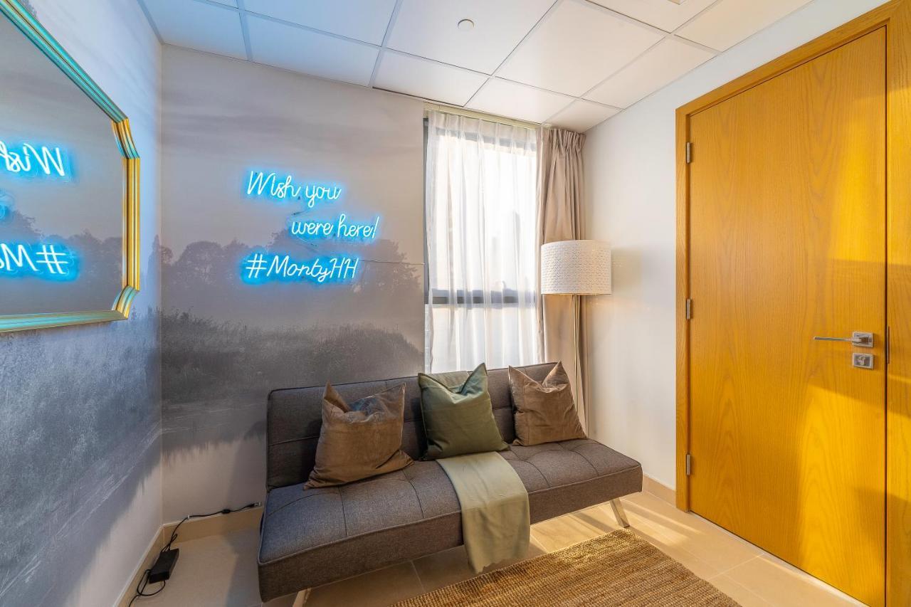 Apartment Spacious Art Deco With Burj & Canal Views Dubai