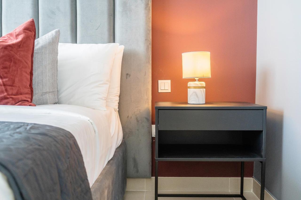 Spacious Art Deco With Burj & Canal Views Apartment Dubai