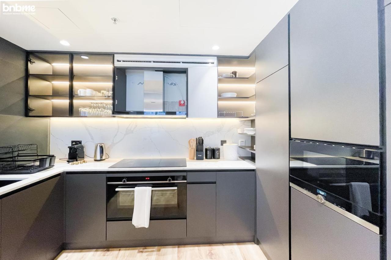 Dubai Marina 2Br Apt - Pool, Gym & Balcony Apartment