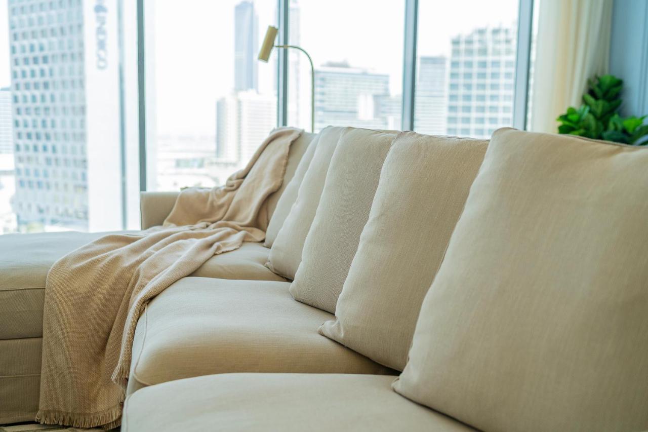 Monty Holiday - Charming With Canal View Near Mall Apartment *