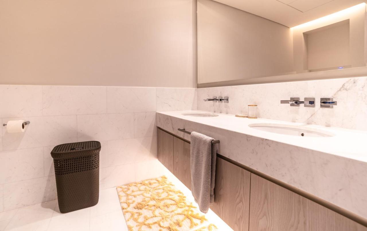 Palm Tower Palm Jumeirah Apartment Dubai