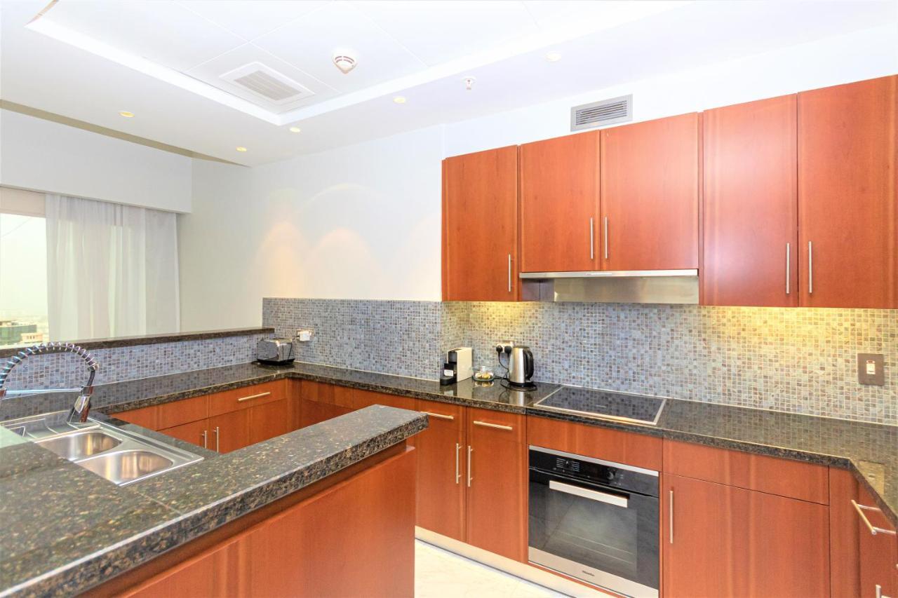 Luxury Dowtown Apt With Stunning Skyline Views *