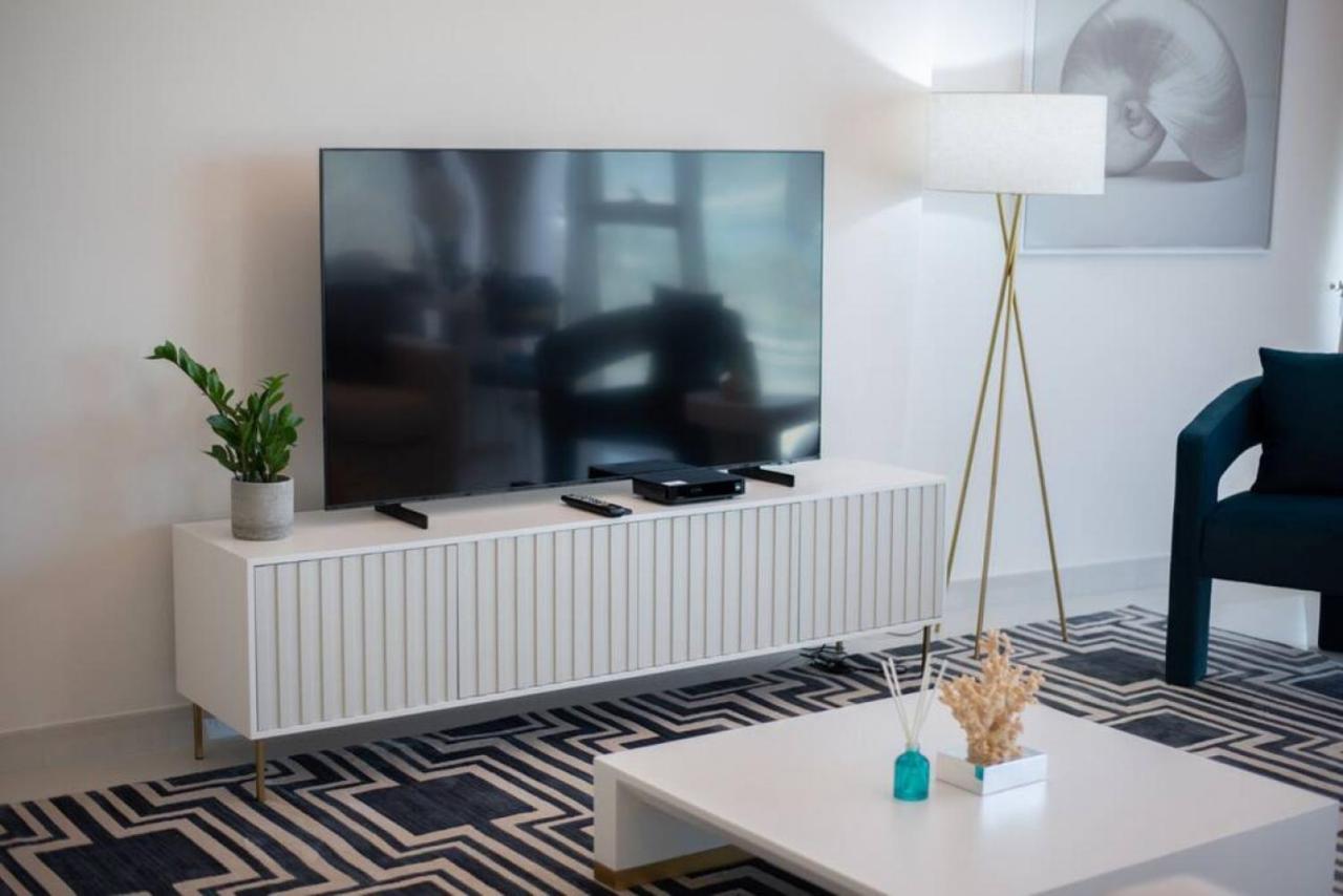 Blue Dream With Harbour View In Marina Apartment