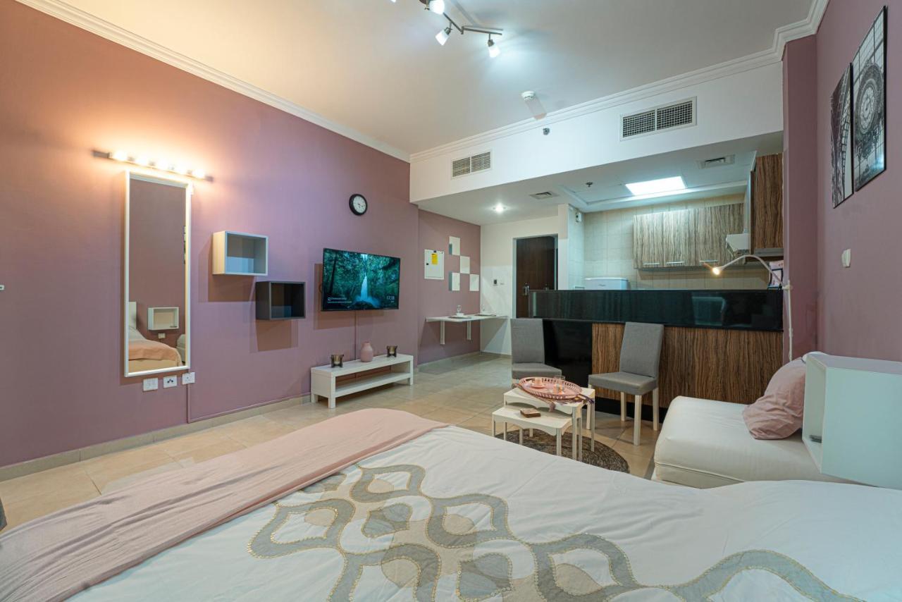 Cozy In Downtown Apartment