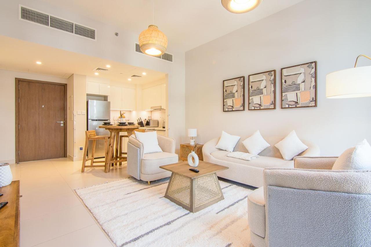 Brand New 1 Bedroom Hills 601 *