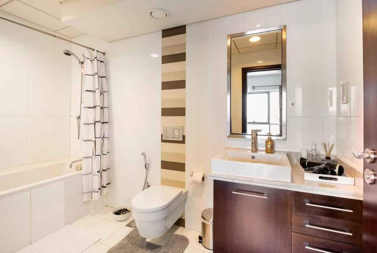 At Heart Of Downtown Next To Burj Khalifa Apartment *