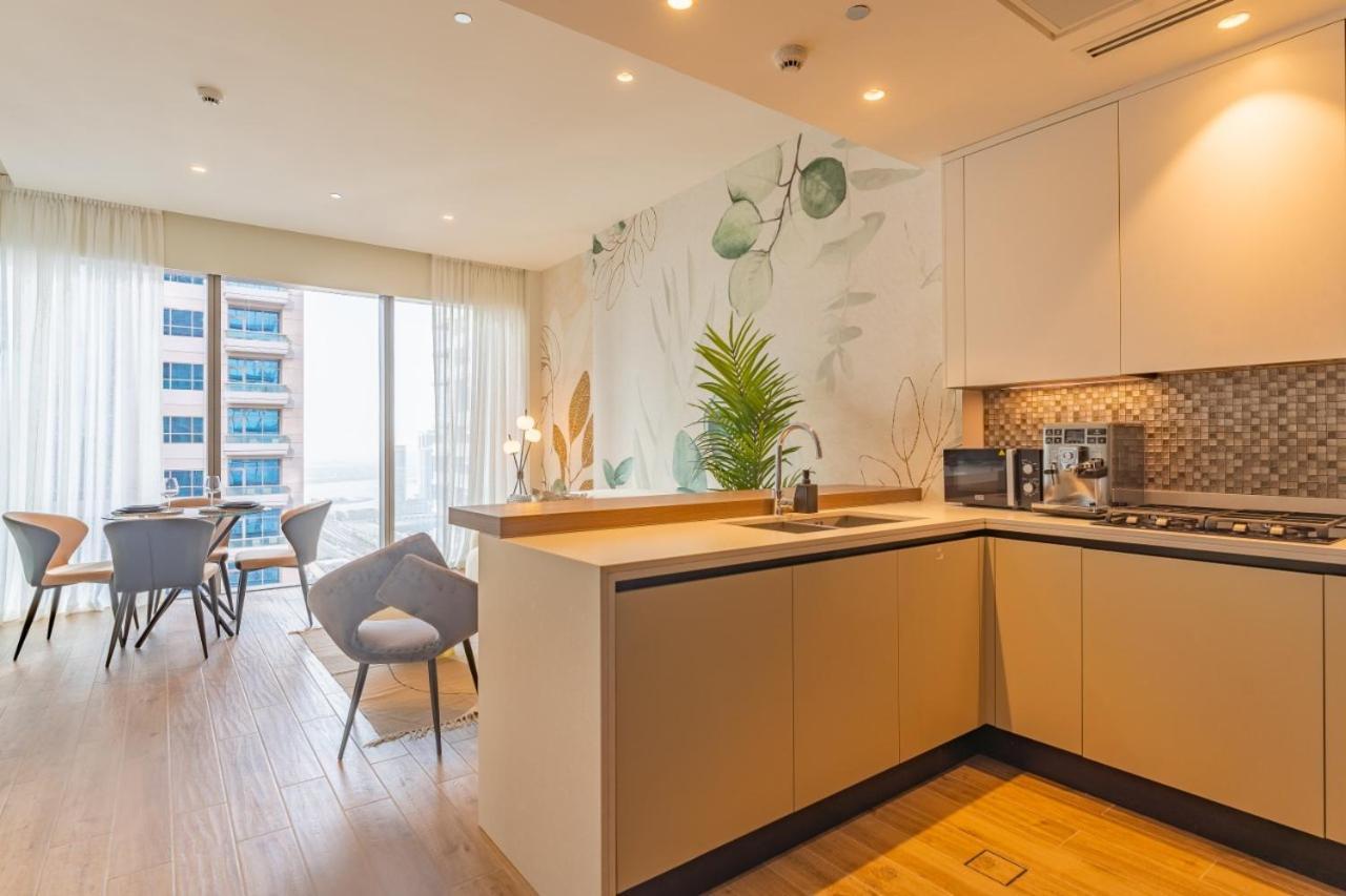 Desert Living Luxury - Jumeirah Living Marina Gate Apartment *