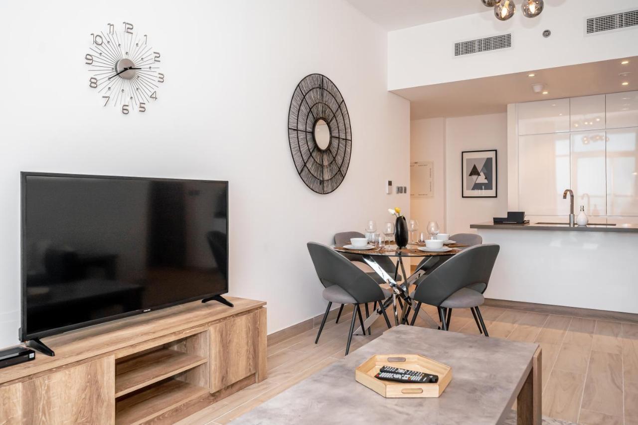 Higuests - Gorgeous Close To Jbr *