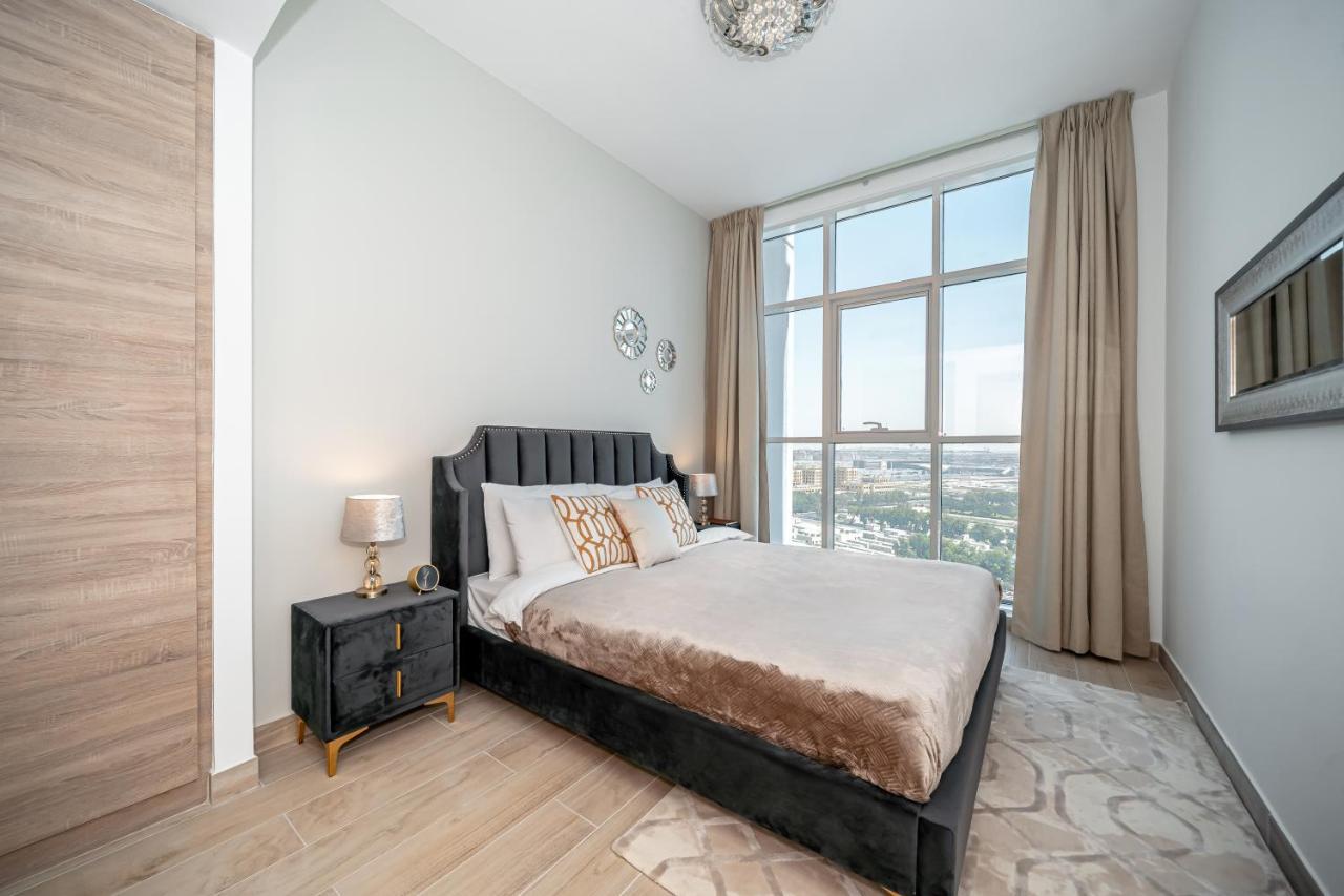 Higuests - Gorgeous Close To Jbr