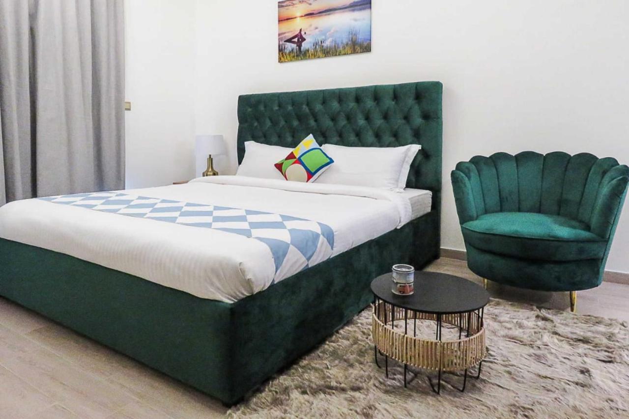 Oyo 860 Studio Apartment, Maya Tower 4, Jumeirah Village Triangle * Dubai