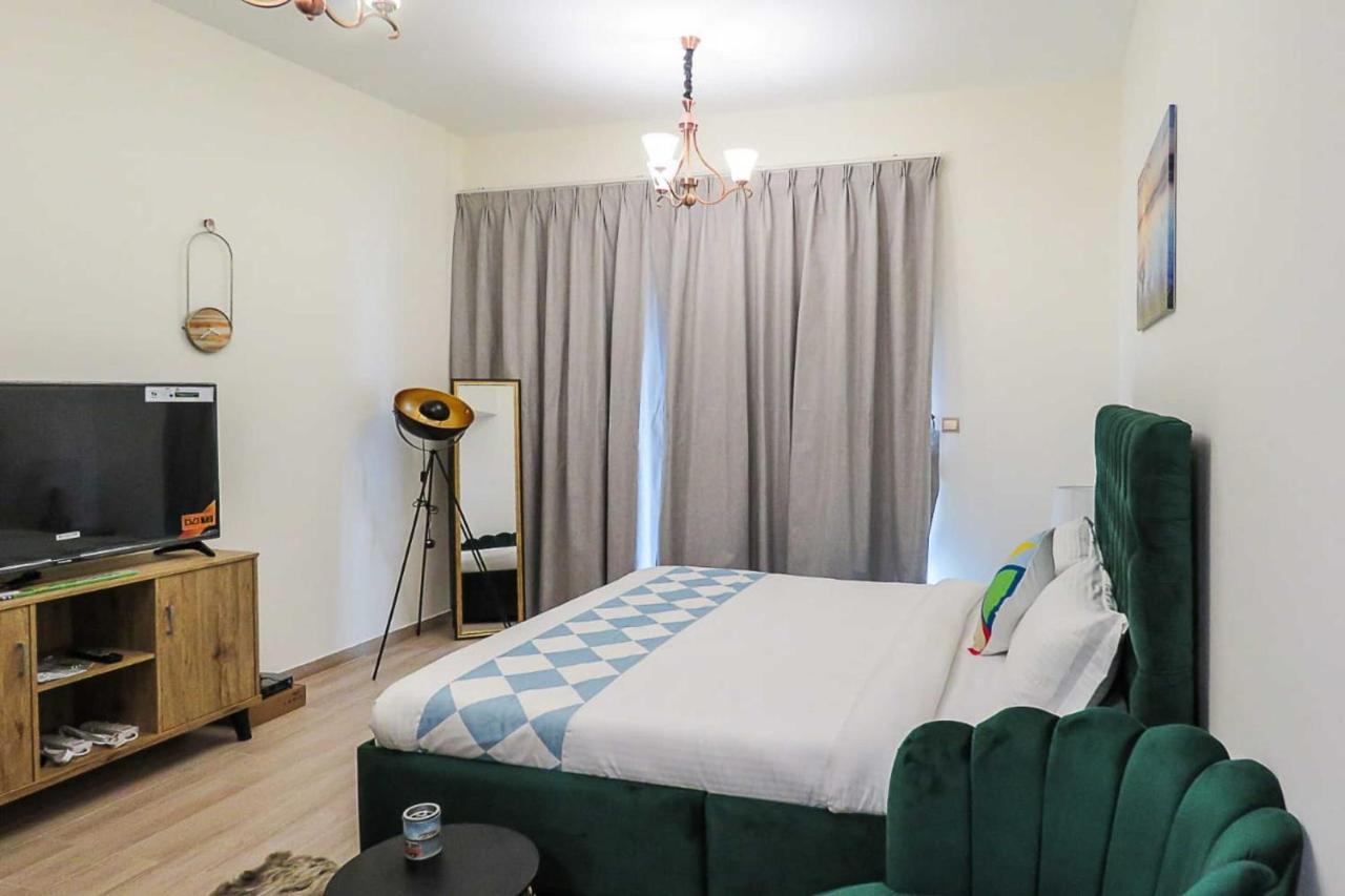 Oyo 860 Studio Apartment, Maya Tower 4, Jumeirah Village Triangle Dubai