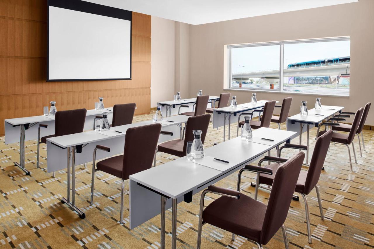 Novotel Al Barsha Hotel 4*