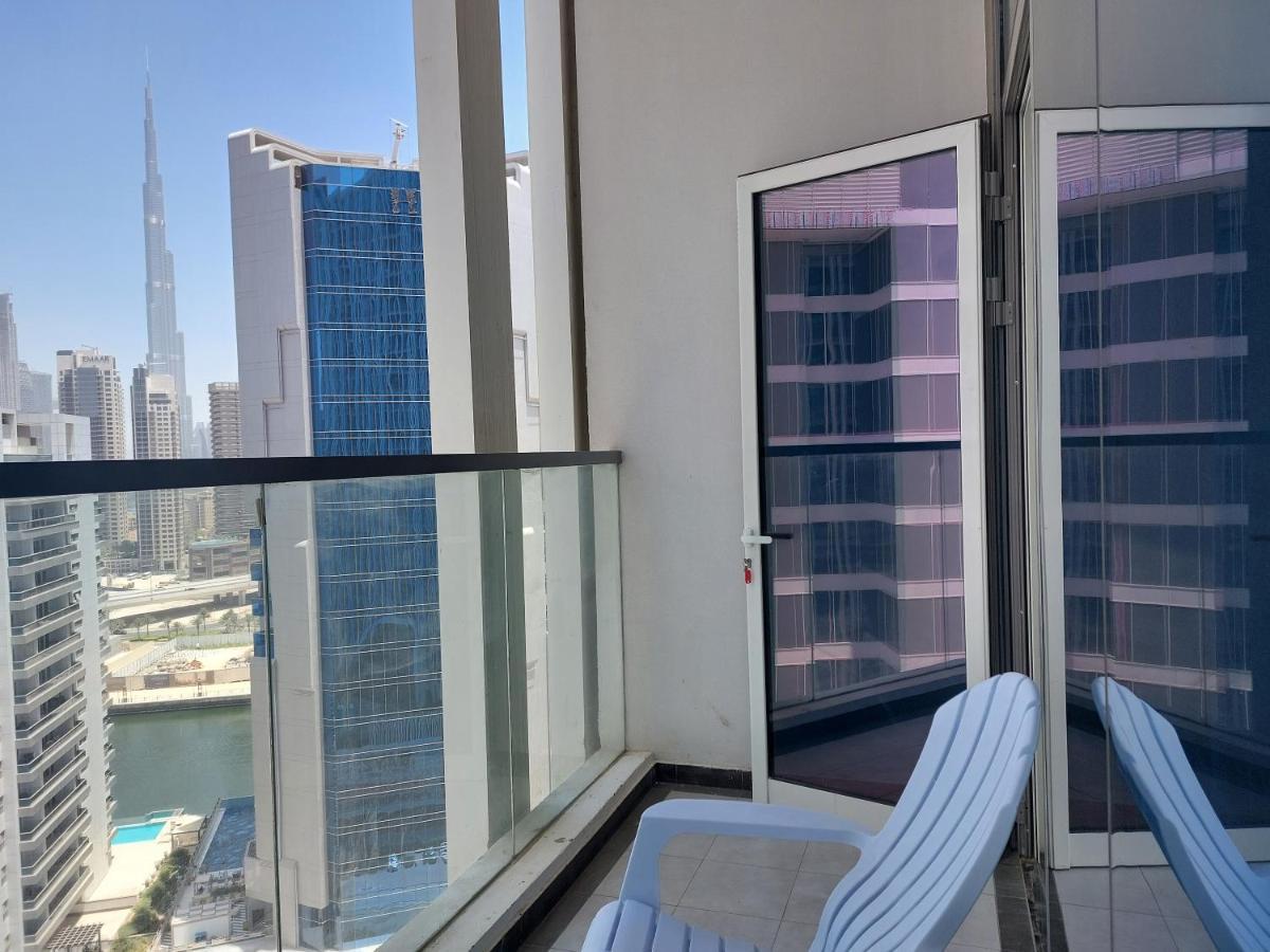 Bayz Burj Khalifa View Apartment *