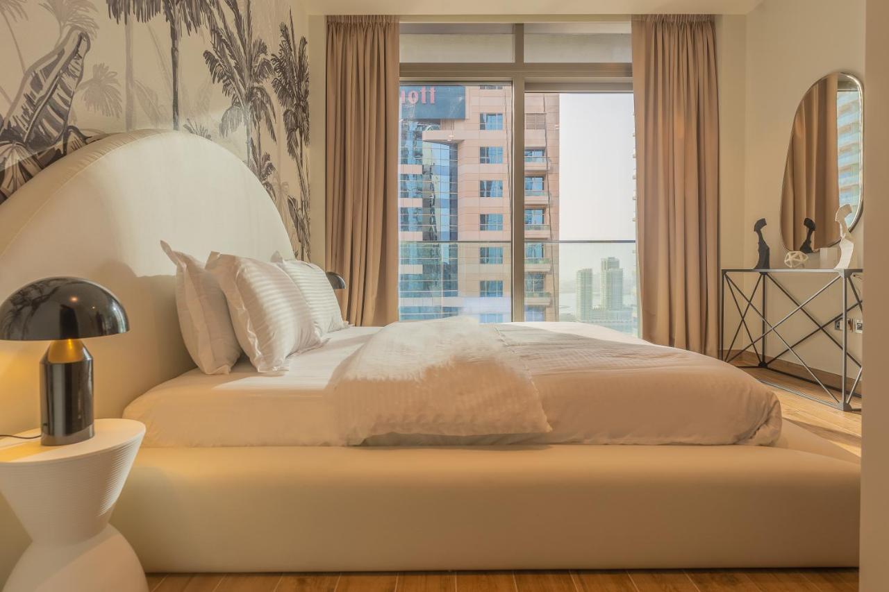 Desert Living Luxury - Jumeirah Living Marina Gate Apartment