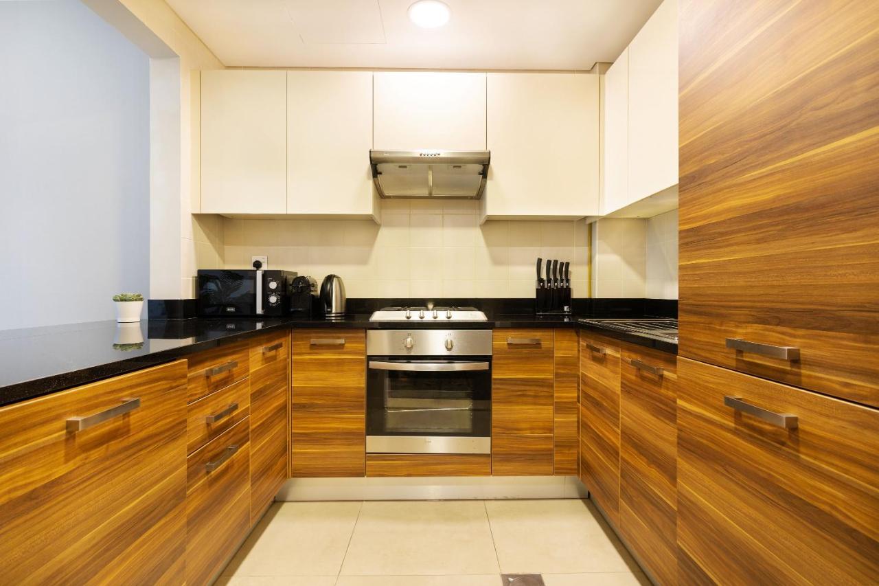 Maison Privee - Premium Apt In Sparkle Towers Next To Jbr Beach With Amazing Facilities Apartment Dubai