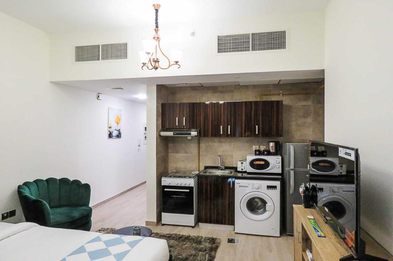 Guest house Oyo 860 Studio Apartment, Maya Tower 4, Jumeirah Village Triangle *