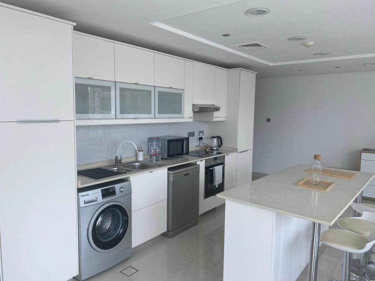 One Bedroom With Pool & Gym Near Marina