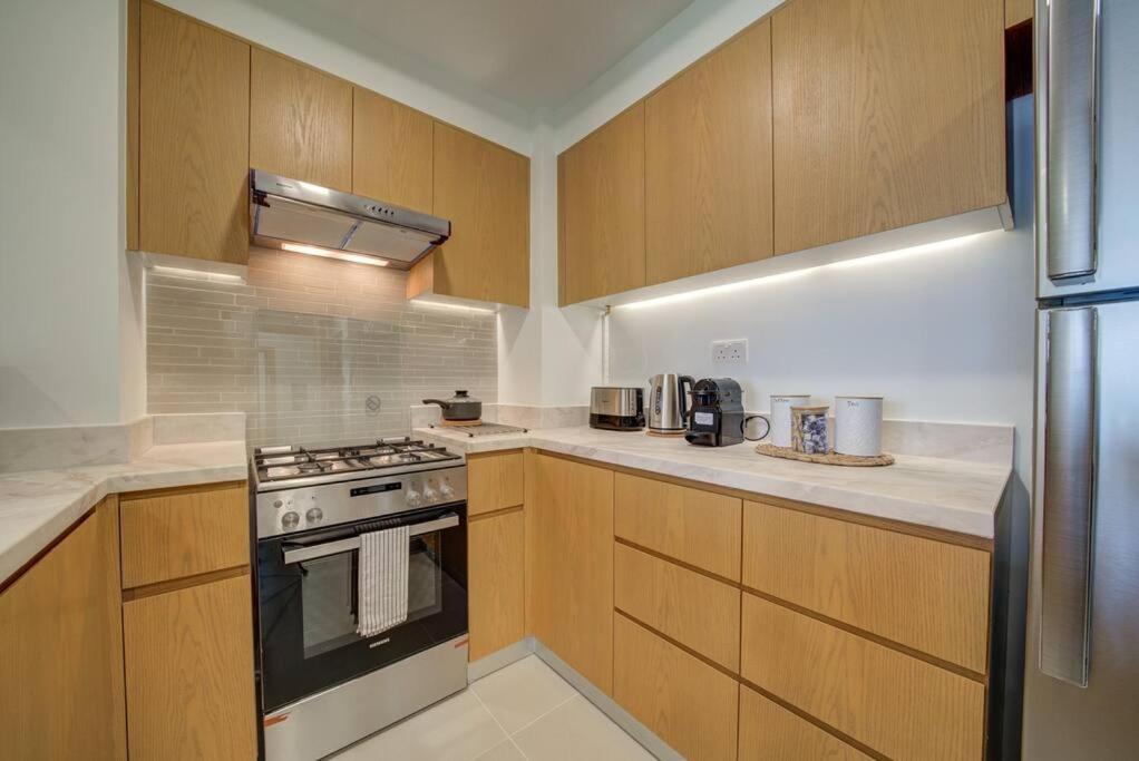 Burj Khalifa View - 2br And Maid - Downtown Dubai
