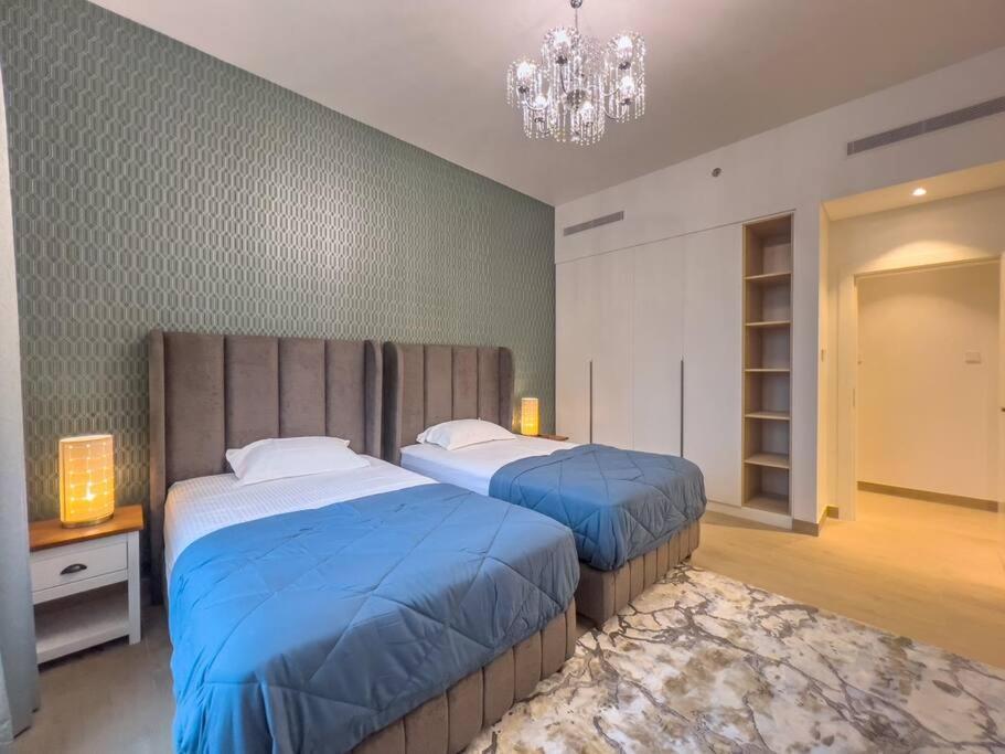 Lovely 2-bedroom Vacation Near *