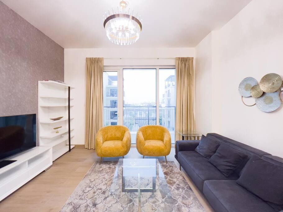 Holiday home Lovely 2-bedroom Vacation Near *