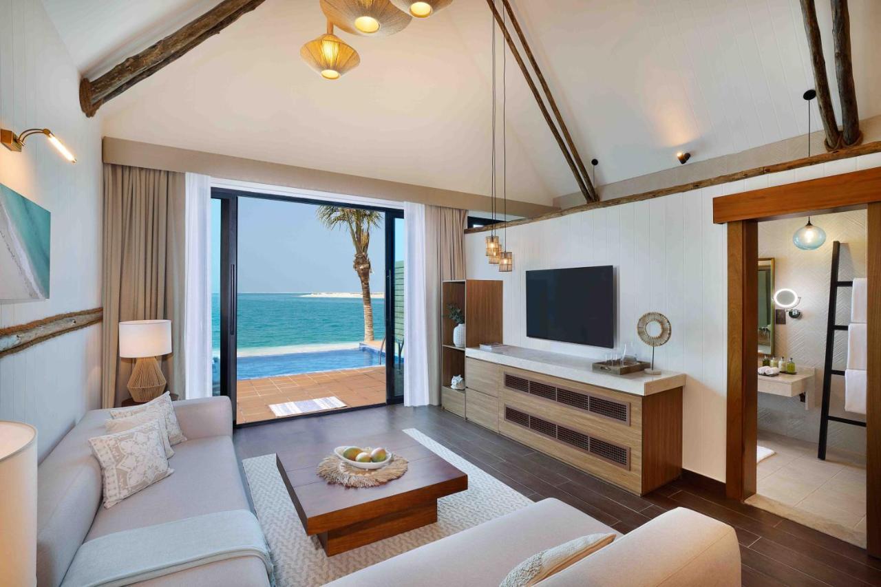 Anantara World Islands Resort