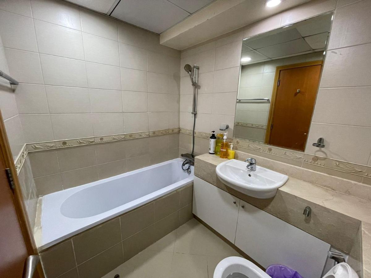 Metro Premium Location Lovely 2 Bedroom In Jlt *