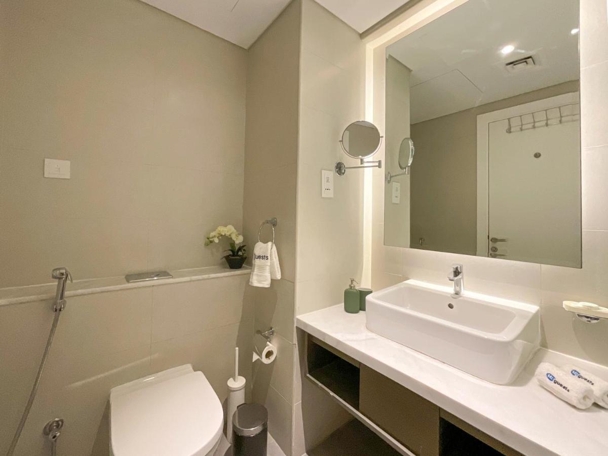 Higuests - Roomy And Chic With Panoramic Canal Views Apartment Dubai