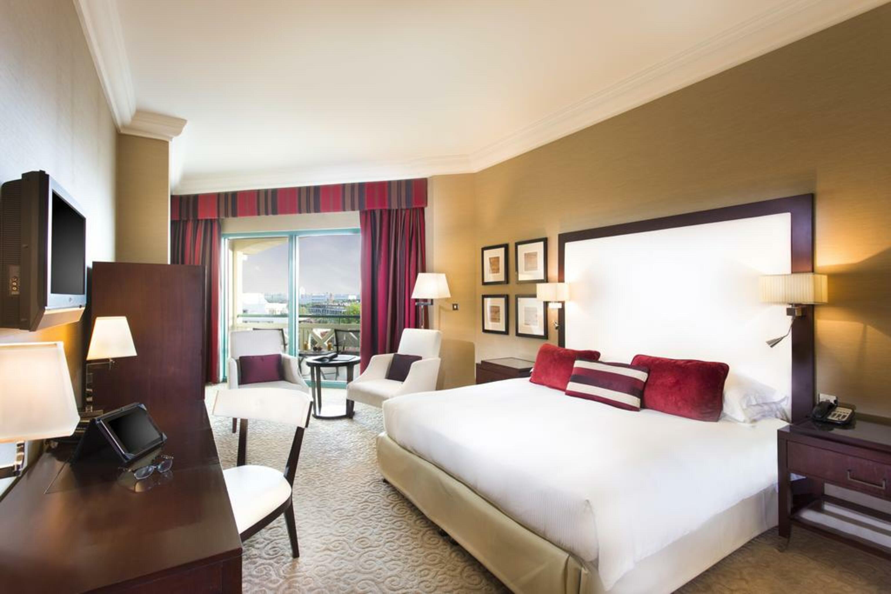 Moevenpick Grand Al Bustan Hotel 5*