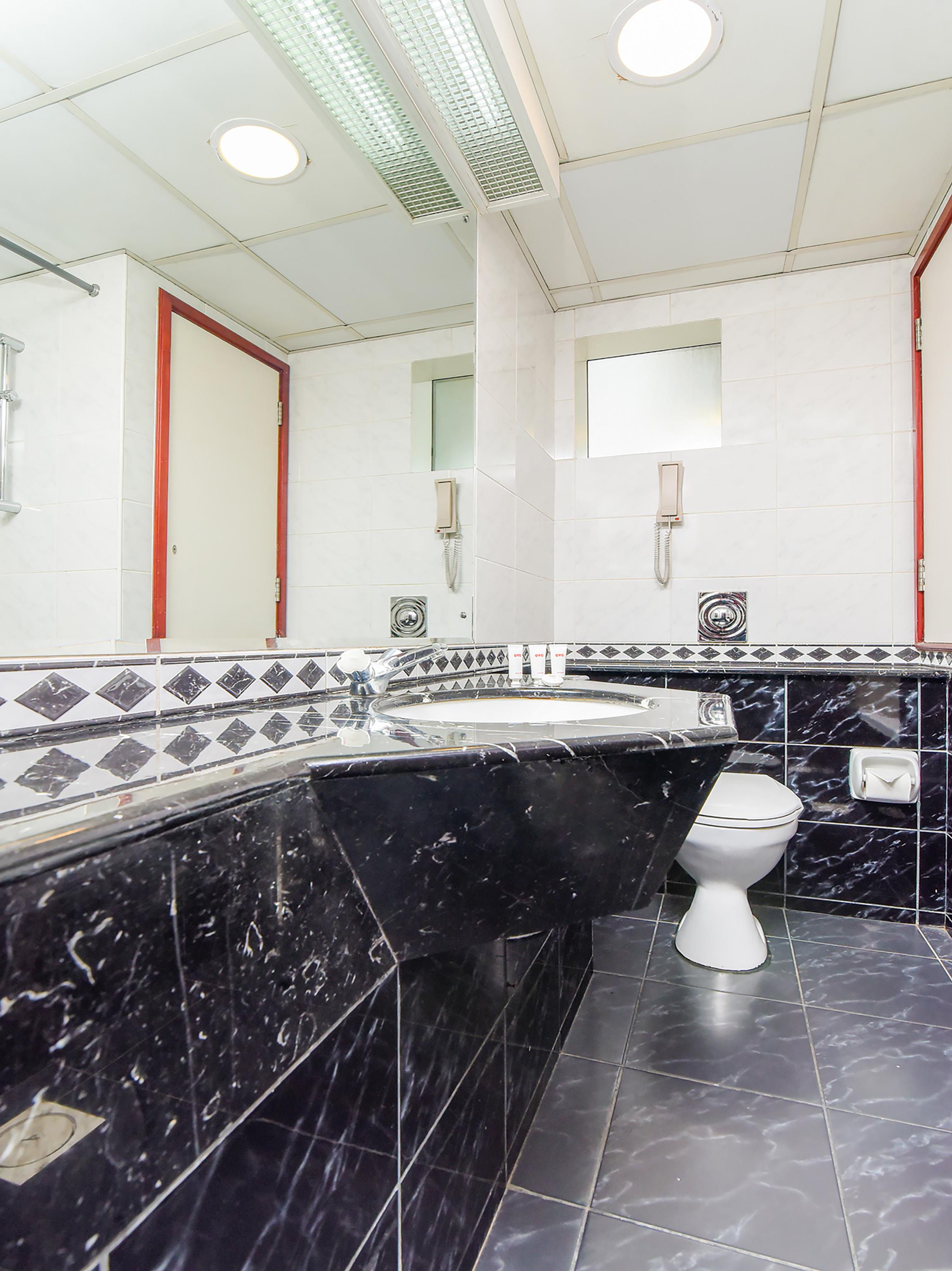 Landmark Summit Hotel 4*