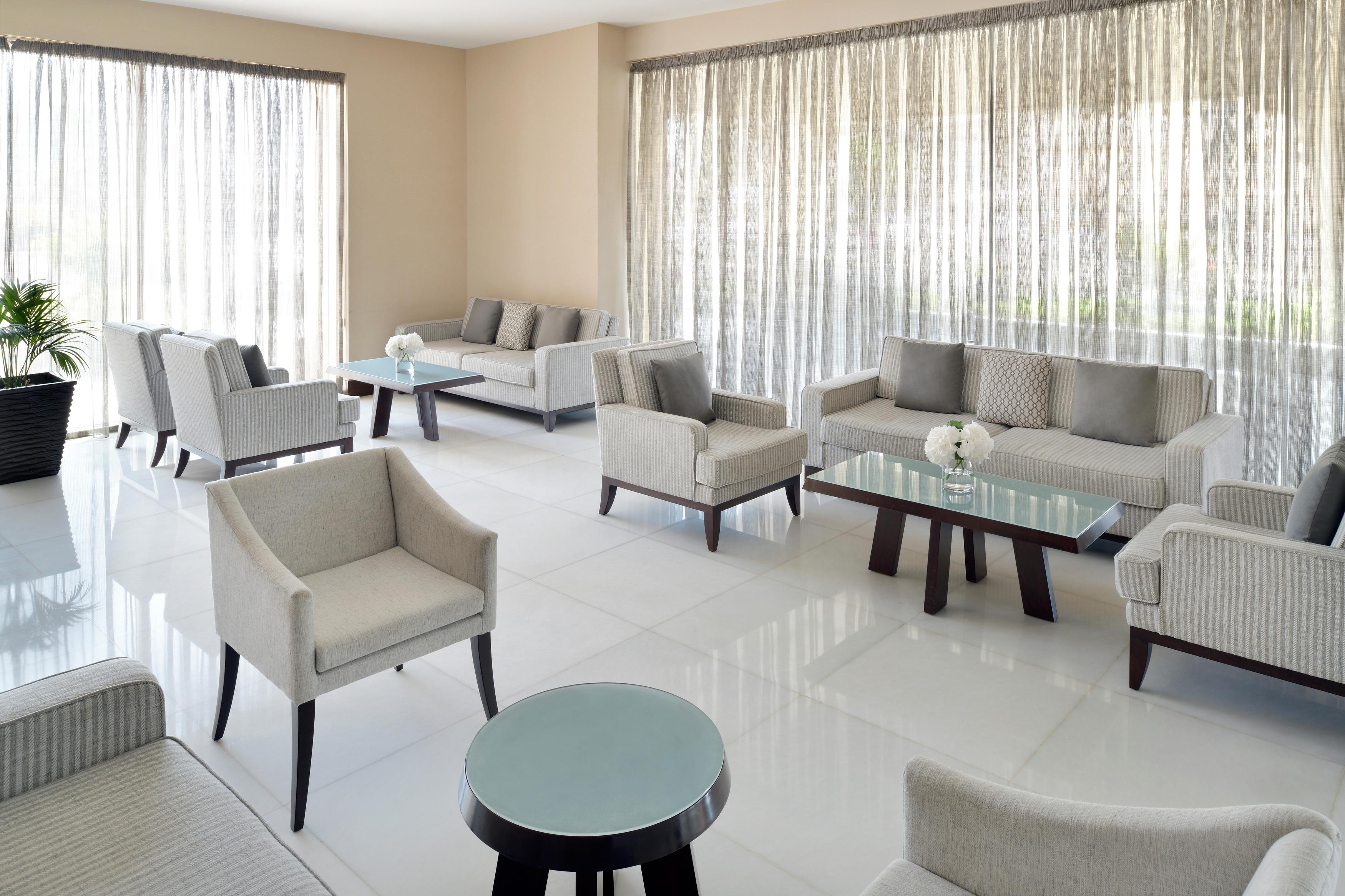 Aparthotel Moevenpick Al Mamzar 5*