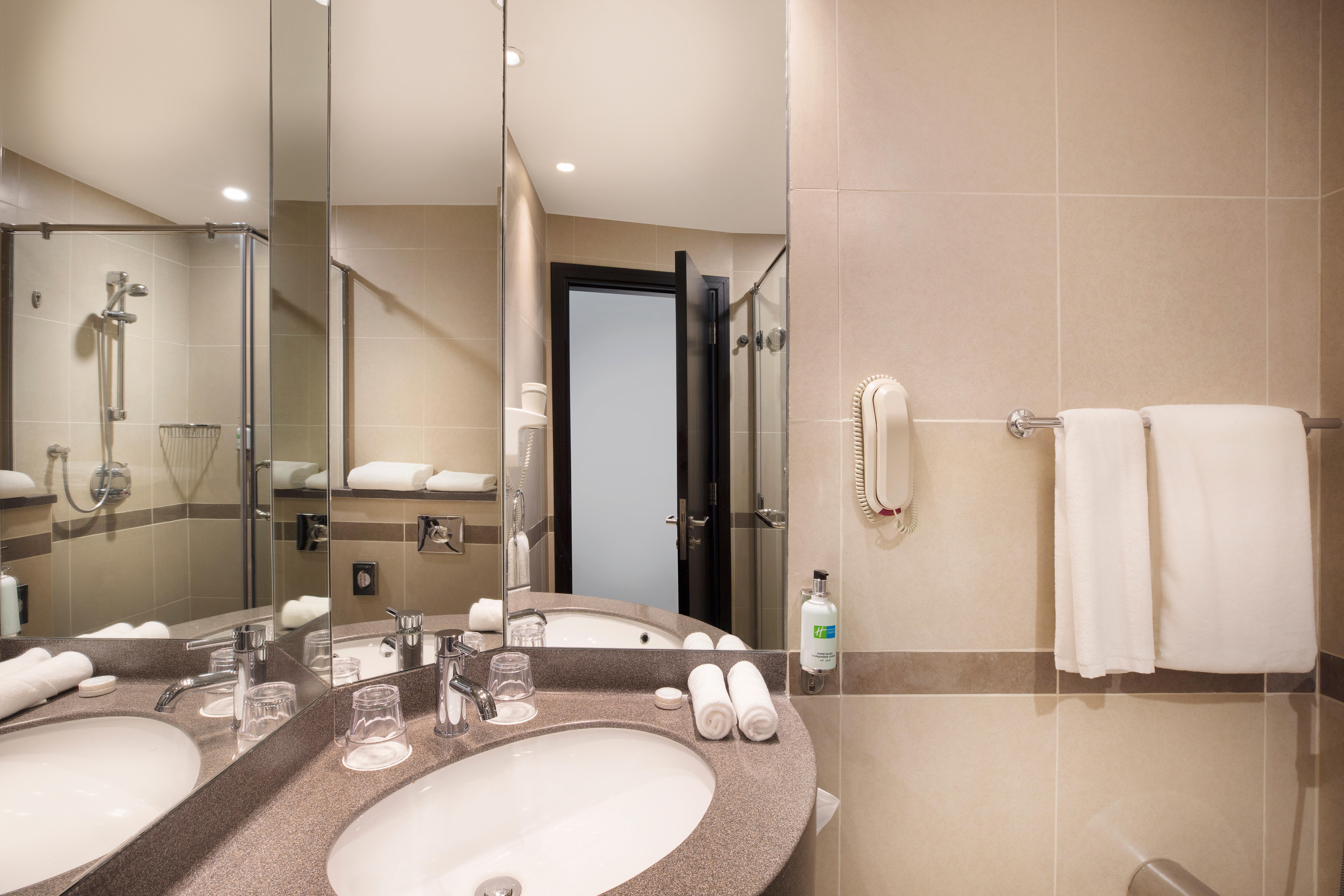Hotel Express Safa Park By Ihg 3*