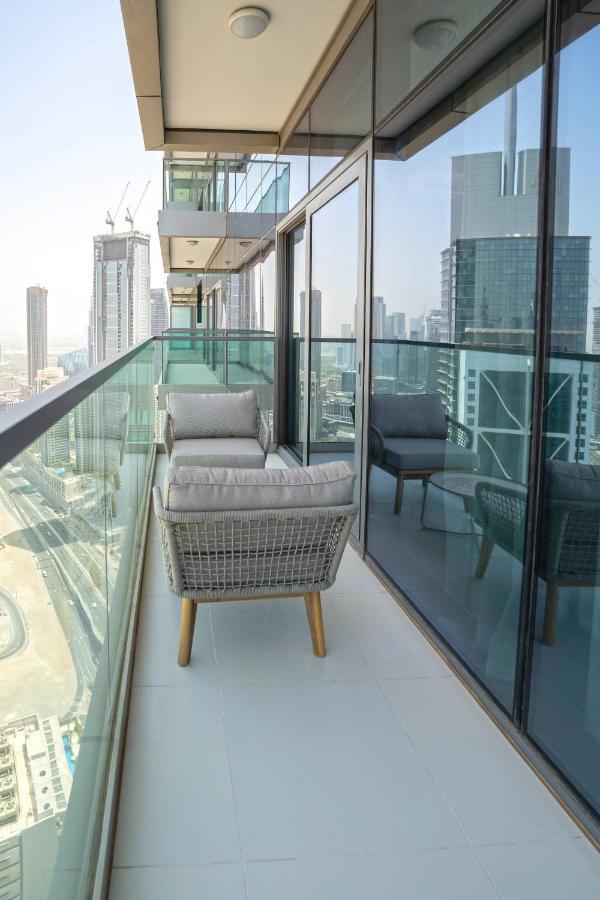 Vacay Lettings -spotlight Infinity Pool At Paramount Tower * Dubai