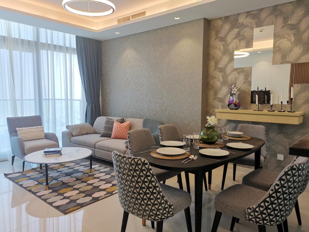 Vacay Lettings -spotlight Infinity Pool At Paramount Tower Apartment *