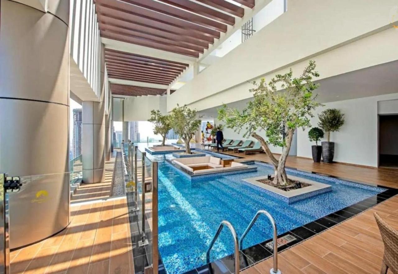 Vacay Lettings -spotlight Infinity Pool At Paramount Tower Apartment *