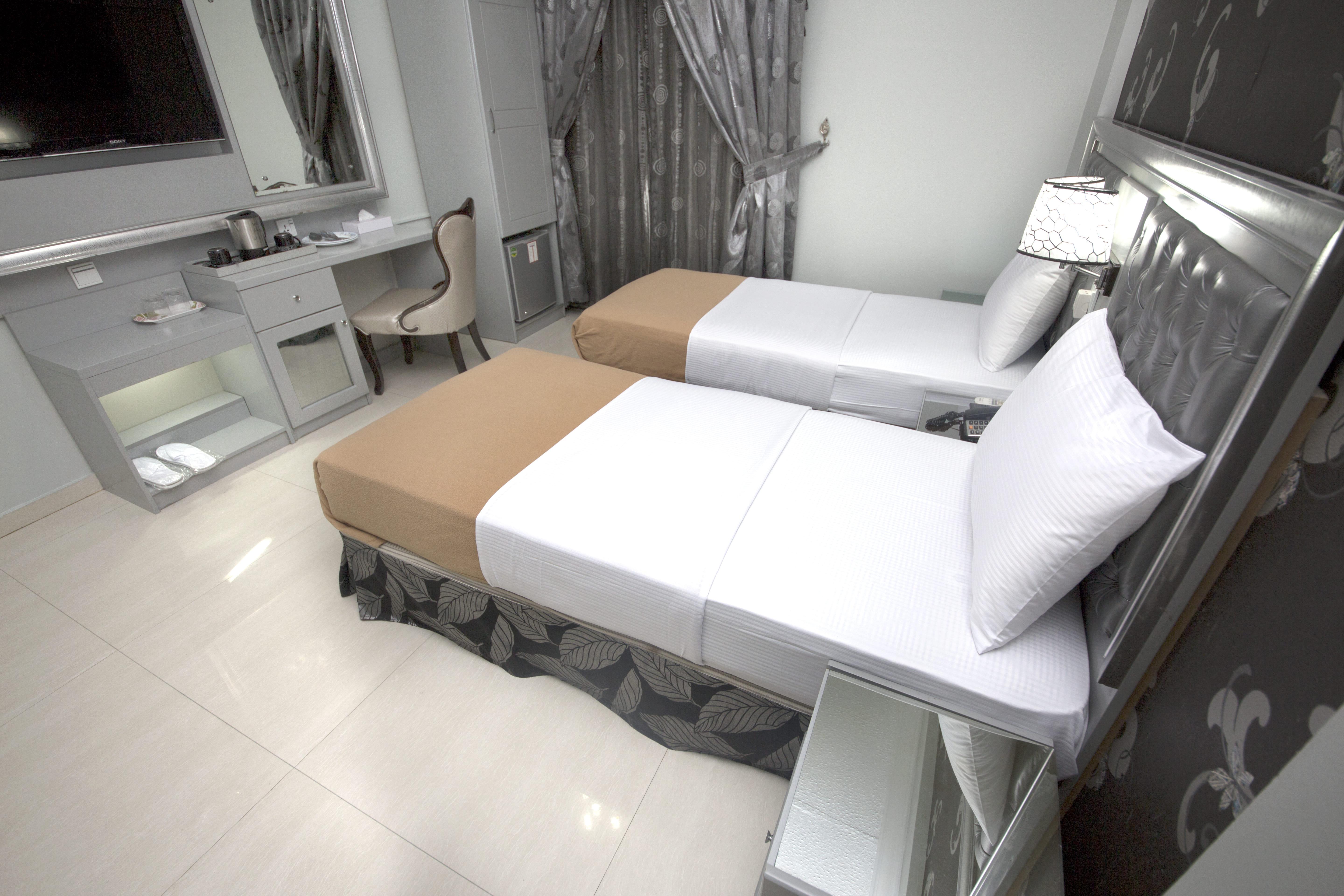 Hotel White