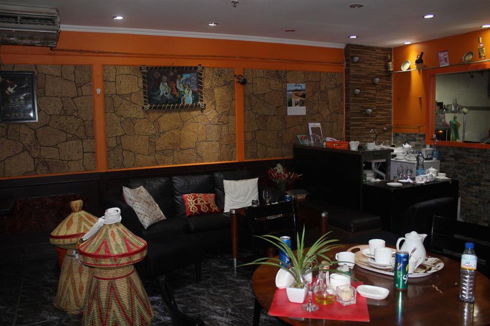 Hotel White *