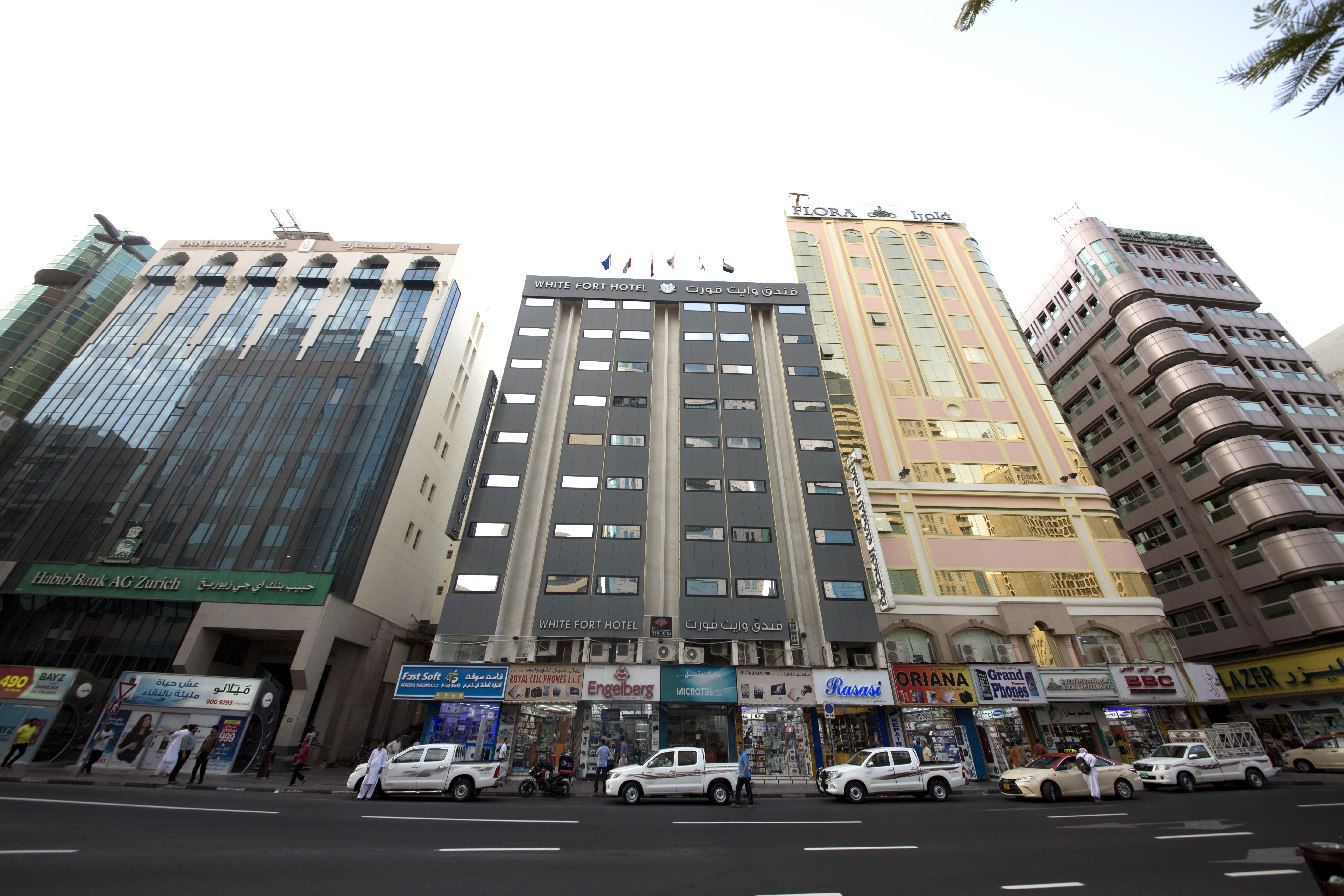 Hotel White *