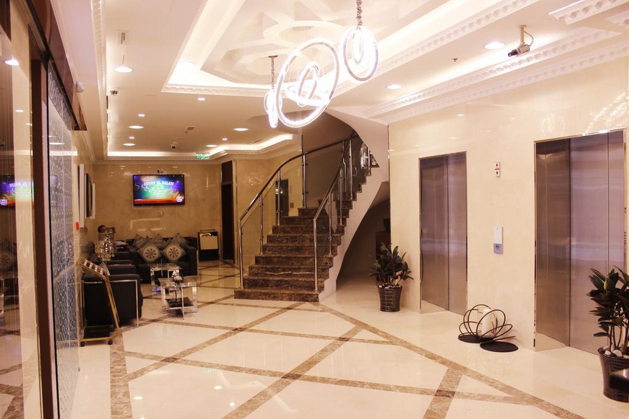 Hotel Montreal Naif