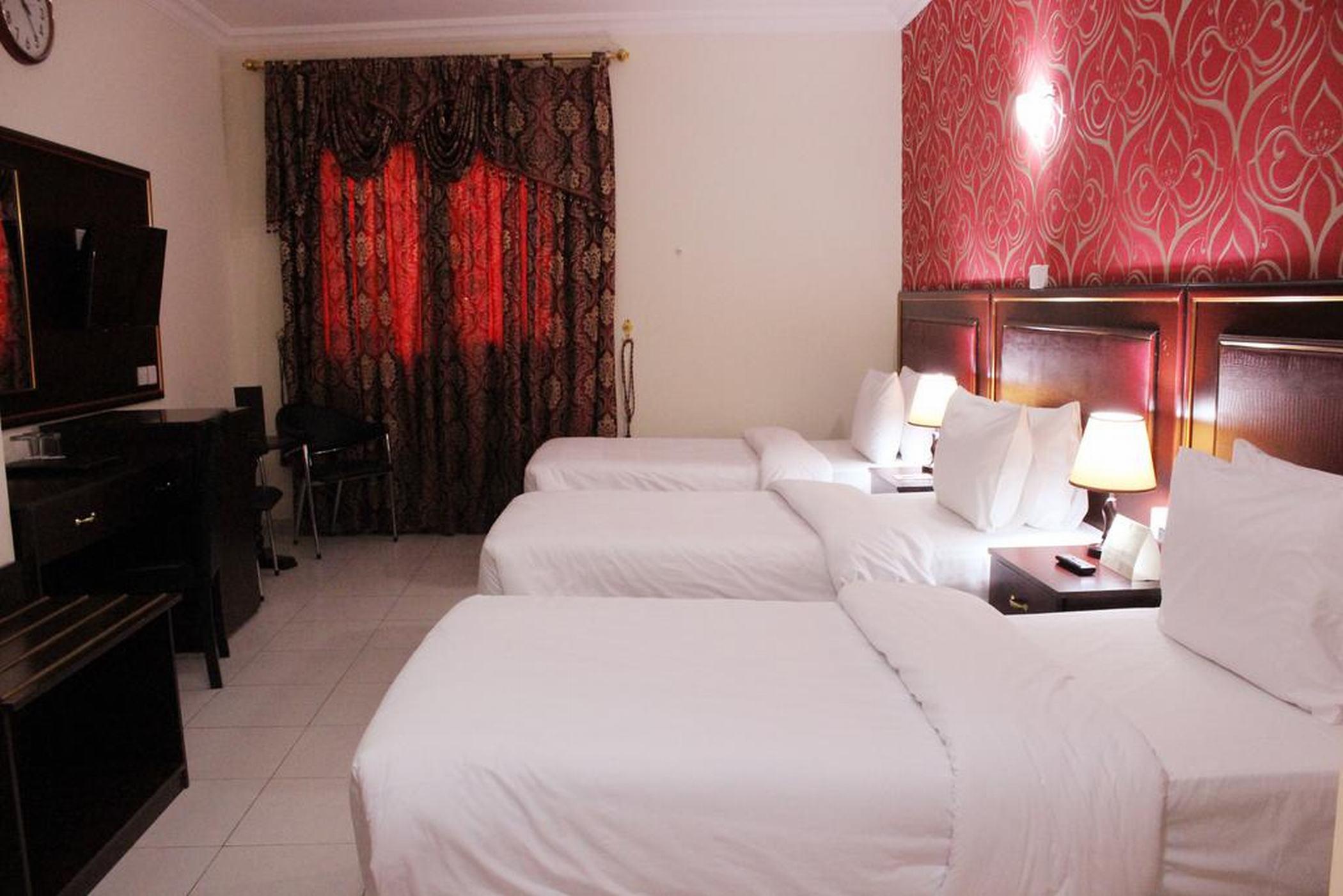 Hotel Montreal Naif