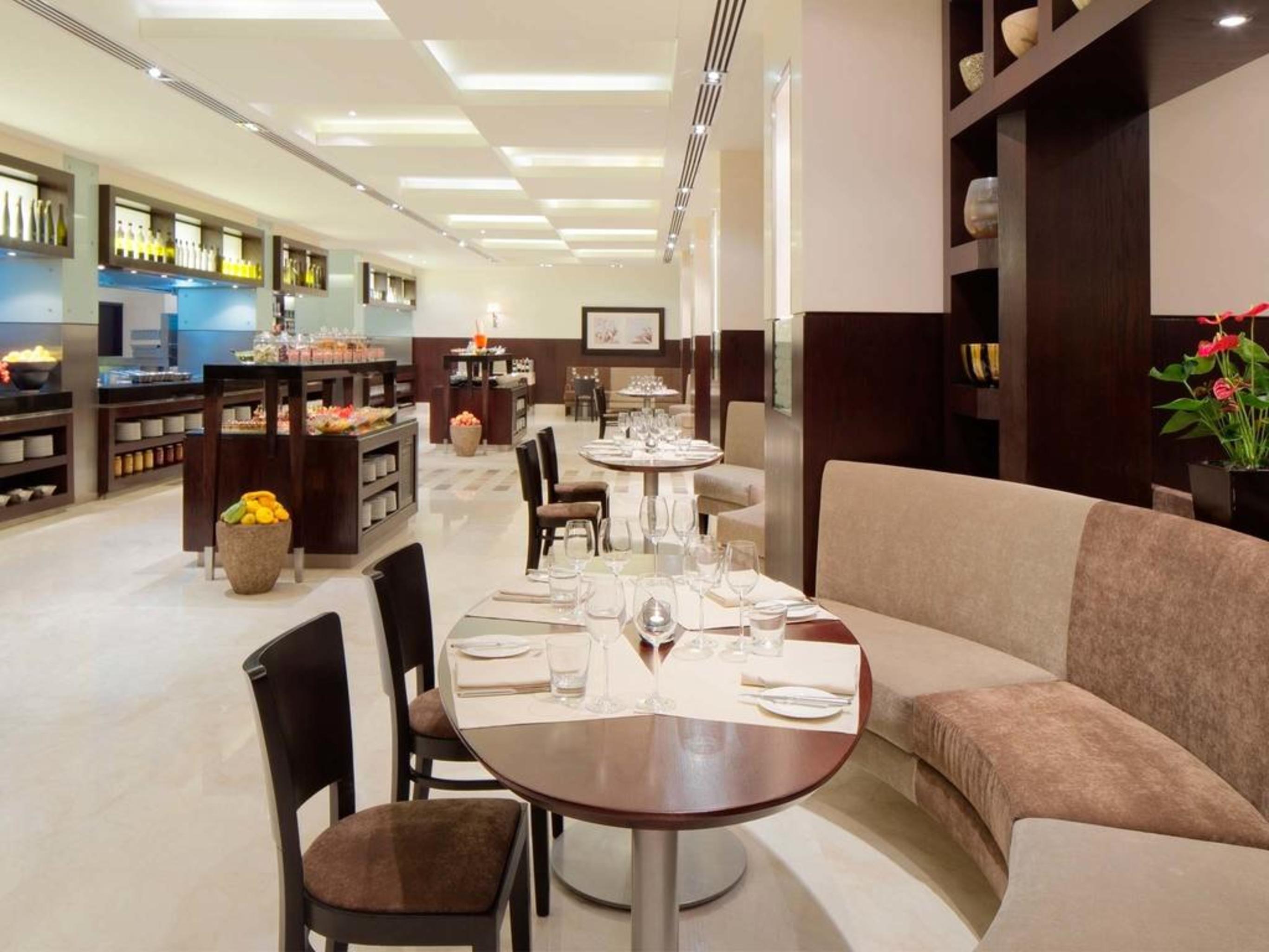 Hyatt Regency Galleria 4*