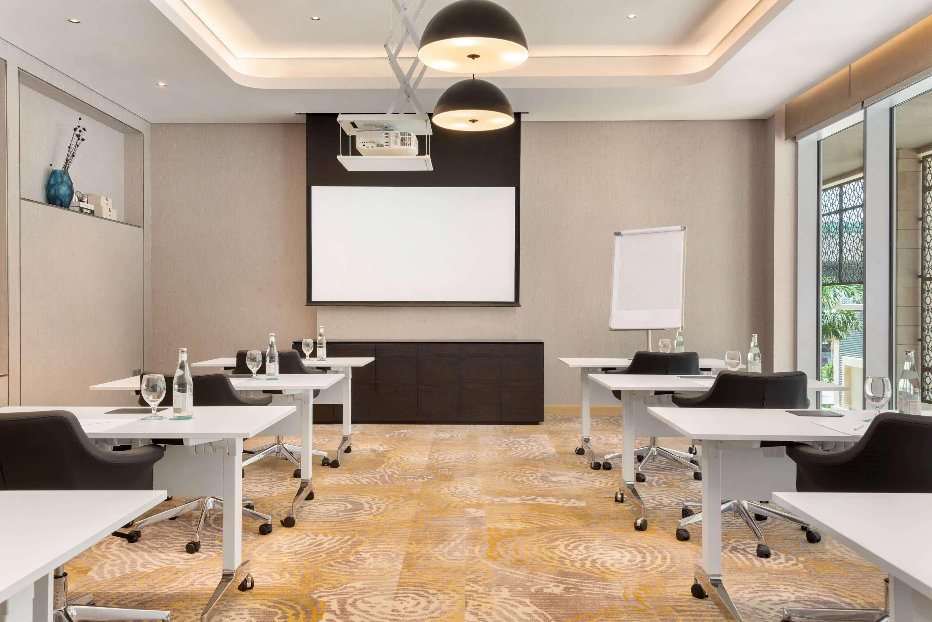 Novotel Dubai Gold District Hotel 4*