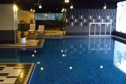 Entire Private Self Catered Marina Apartment