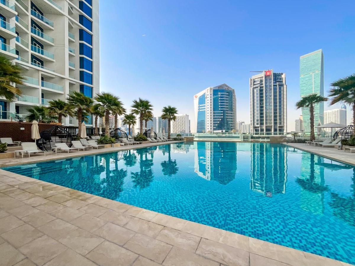 Higuests - Roomy And Chic With Panoramic Canal Views Dubai