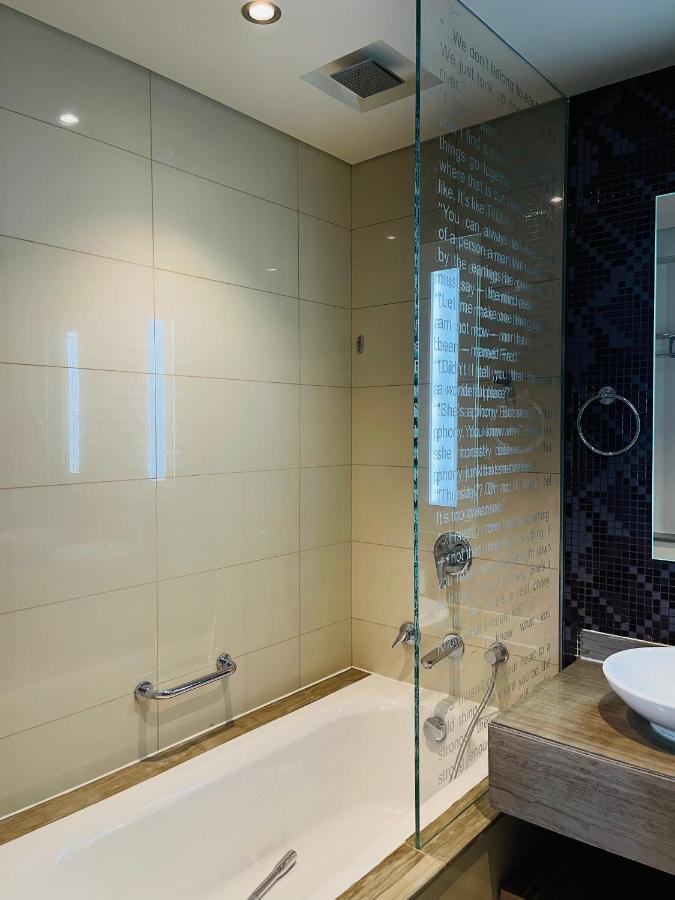 A3301 Paramount 5 Star Two Bedroom Burj Khalifa Around Dubai